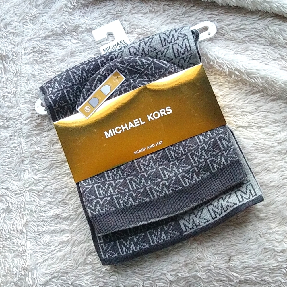 Michael kors scarf and reversible hat set NWT